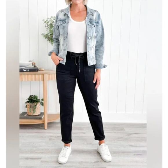Judy Blue Airplane Mode Jet Black Roll Cuff Jogger 18W - Picture 1 of 8